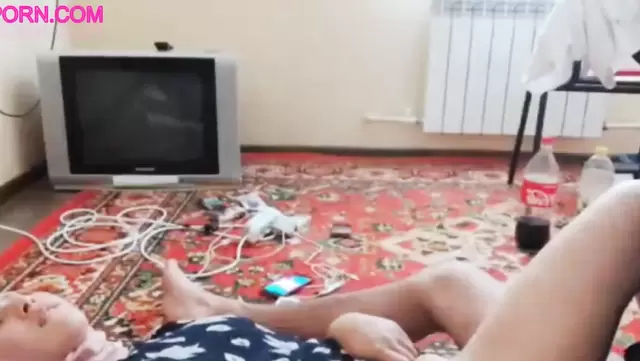 Tajik wife's orgasm on the floor